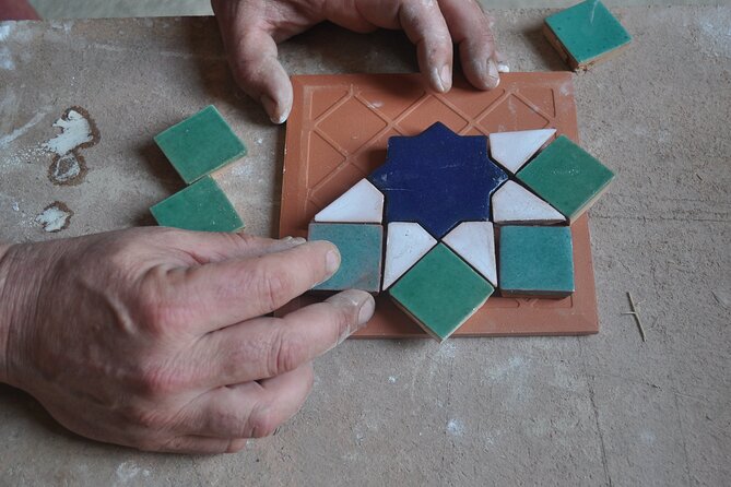 2 hours Craft workshop "The Alhambra with your hands" - Why Make an Alhambra-Style Craft in Granada City Center