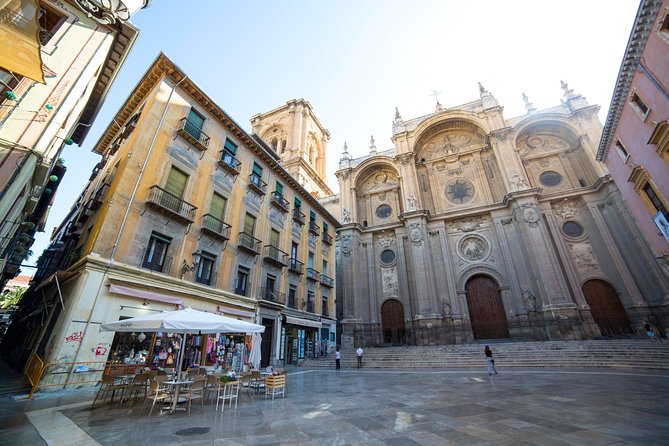 4 neighborhoods 4 cultures. Half day private tour in Granada - La Madraza interior access: learning as a physical place