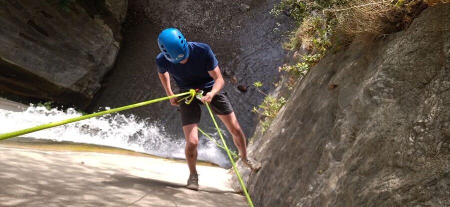 Adventure Cahorros, Monachil/ Climbing and abseiling Granada - Granada to Monachil in 35 minutes: you trade planning for action