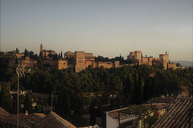 Albaicín and Sacromonte Sunset tour + Flamenco show - Mirador de San Nicolás: A Short Rest and a Focused Photo Moment