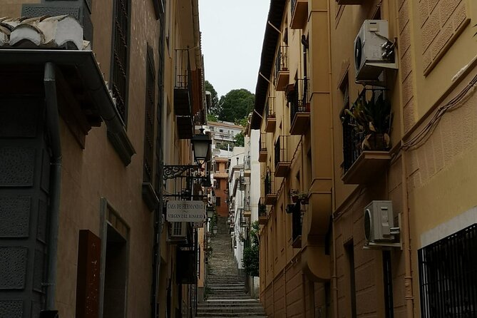 Albaicín and Sacromonte Sunset tour + Flamenco show - Audio System, Small Group Size, and Why That Matters