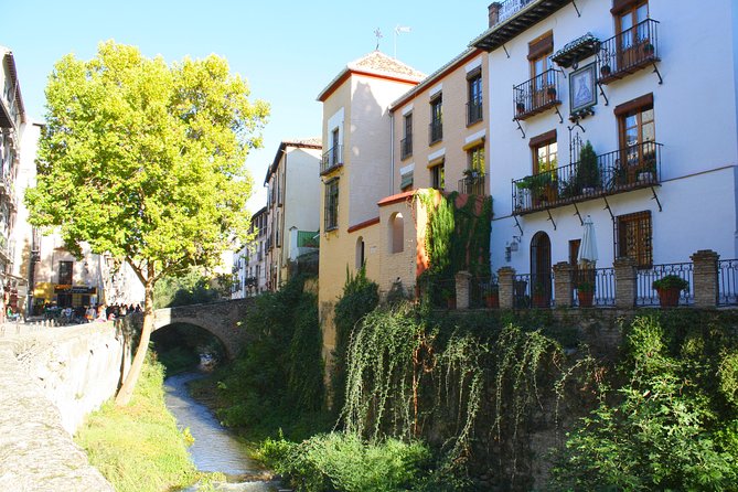 Albayzin and Sacromonte Guided Walking Tour in Granada - Granada at 5 pm: the timing that makes hills doable