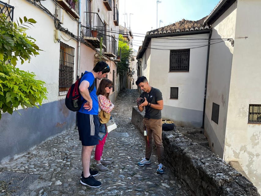 Albayzín: Granada's Albayzín Tour with Food Tasting - Plaza Nueva to Plaza San Gregorio: the story starts with streets