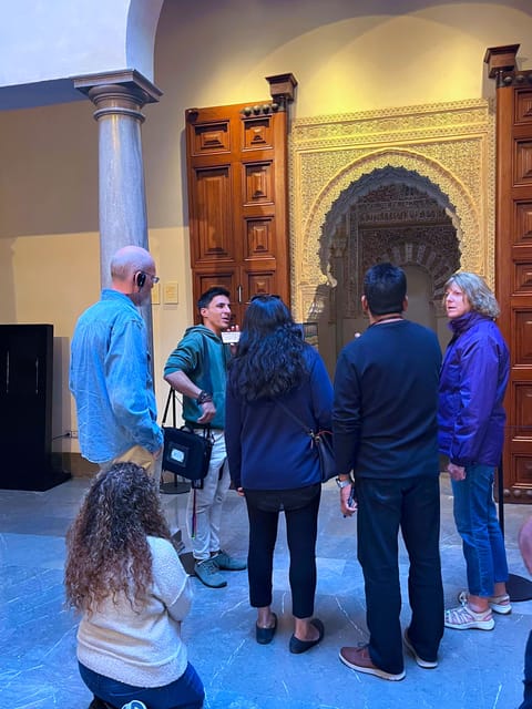 Albayzín: Granada's Albayzín Tour with Food Tasting - Plaza de San Nicolás: the tea break with the best pause