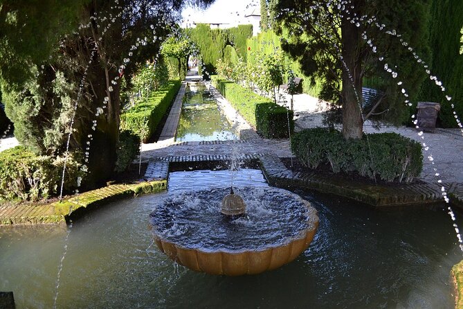 Alhambra al Completo, nazaries palaces, generalife palace - Ending at the Alcazaba: fortress views over Granada