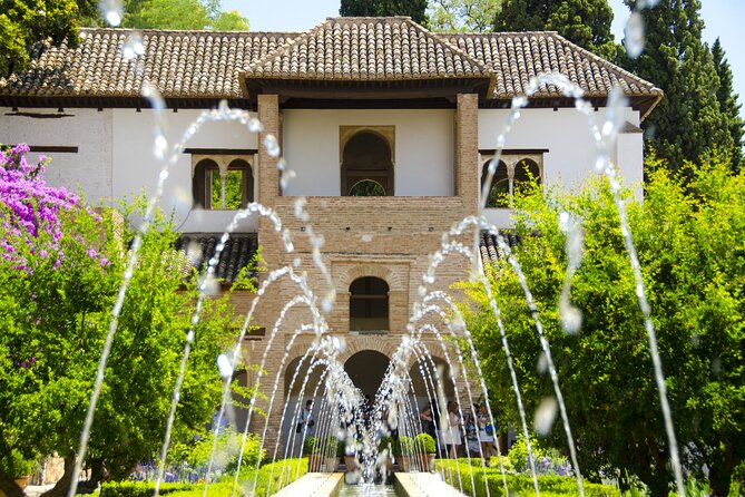 Alhambra and Albaicin Private Tour with official Guide - Generalife: Recreation, Agriculture, and How the Rulers Escaped