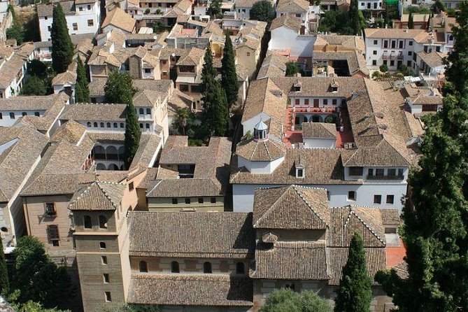 Alhambra and Albaycin Private Tour - Walls, gates, and the Zirí Wall: the Albaicín you don’t want to miss
