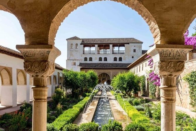 Alhambra and Generalife Skip-the-Line Ticket with Guide - Palace of Charles V: Short Stop, Strong Visual Impact