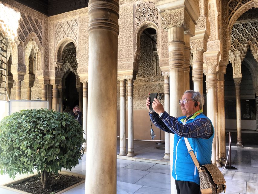 Alhambra and Nasrid Palaces and Local Food Experience - Alcazaba of the Alhambra: start with the fortress section