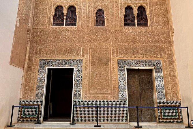 Alhambra and Nasrid Palaces Guided Tour with Tickets - Price and time: is $230 for 3 hours good value?