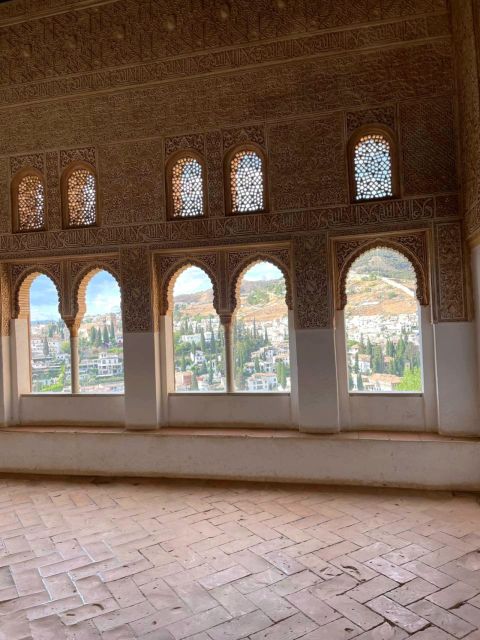 Alhambra and Nasrid Palaces Guided Tour with Tickets - Generalife (45 minutes): gardens made for relief and views
