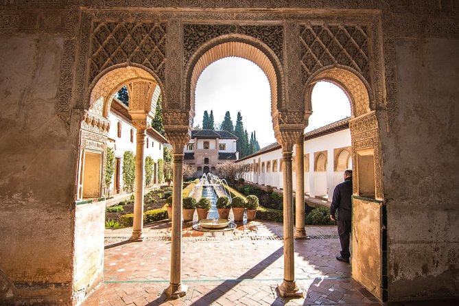 Alhambra and Nasrid Palaces Private Sensory Tour - Stop 2: Nasrid Palaces, Built for Power and Poise