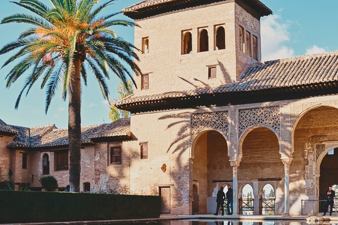 Alhambra and Nasrid Palaces: Skip-the-line Ticket and Local Guide - Inside the Alhambra complex: what the guided flow covers