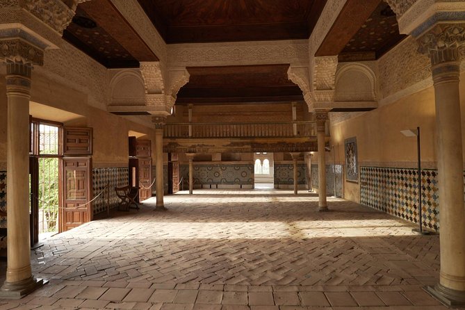 Alhambra and Nasrid Palaces Ticket with Audioguide - Self-guided audio: phone geo-location and headphone reality