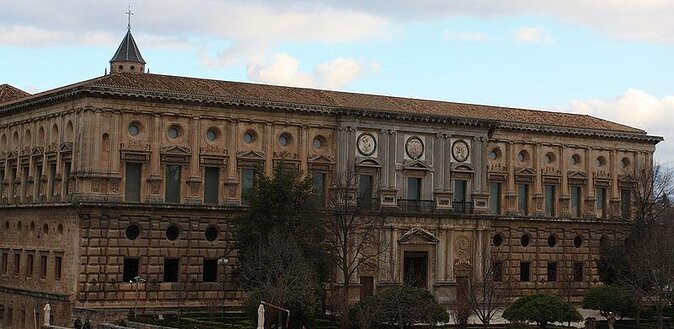 Alhambra and Nasrid Private Walking Tour with Food Tasting - Key Points You Should Know Before You Go