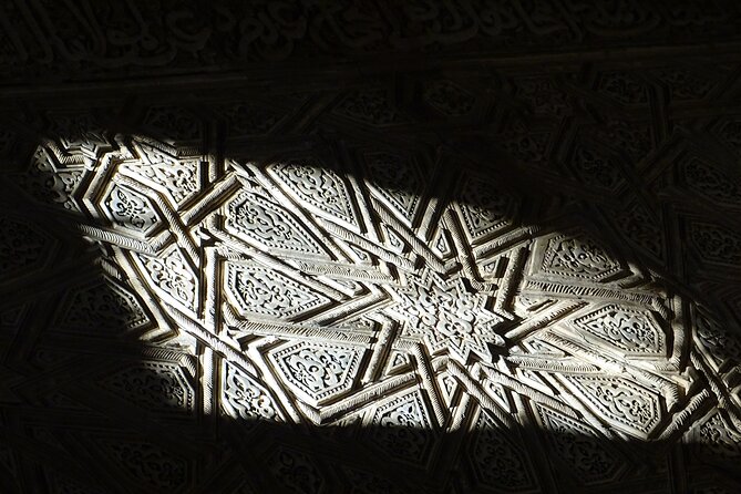 Alhambra and Nasrid Private Walking Tour with Food Tasting - Generalife Gardens: Water Channels, Cypress Courtyards, and Real Relaxation