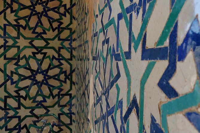Alhambra &Charles Palace Guided Tour with Optional Nasrid Palaces - Price and value: what $24.02 gets you (and what it depends on)