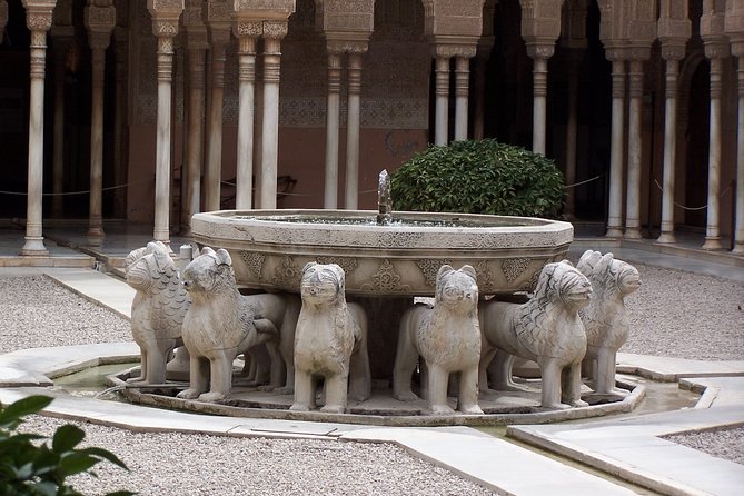 Alhambra: Complete Guided Tour with Nasrid Palaces Tickets - Why this Alhambra tour feels like the smart way to do it