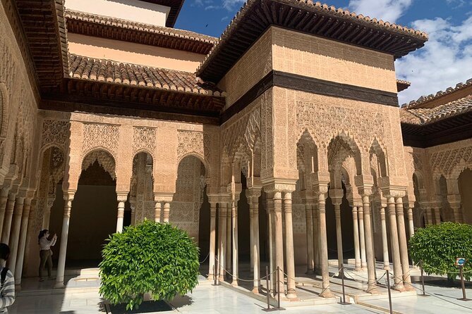 Alhambra: Complete Guided Tour with Nasrid Palaces Tickets - Nasrid Palaces: where the tour’s details do the heavy lifting