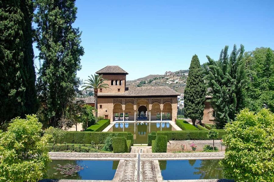 Alhambra: complete private tour with official tour guide and tickets - Why a private, ticket-included Alhambra tour works so well