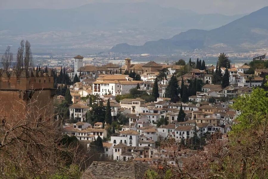 Alhambra: complete private tour with official tour guide and tickets - Who this tour suits best (and who might not love it)
