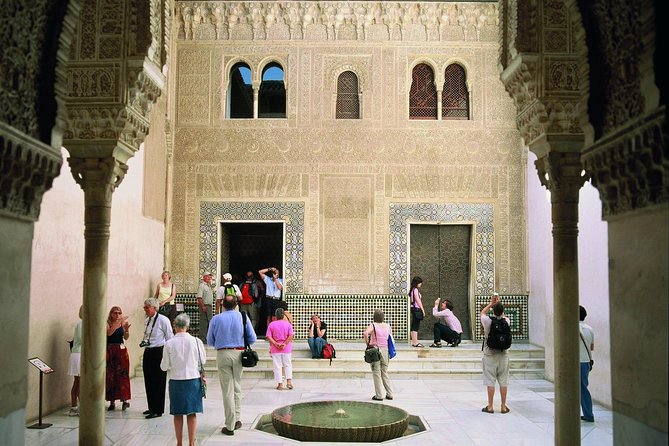 Alhambra Complete: Ticket Skip-the-Line Nasrid Palace and Generalife with Guide - Meeting Point at Paseo de la Sabica: Start Smart, Not Late
