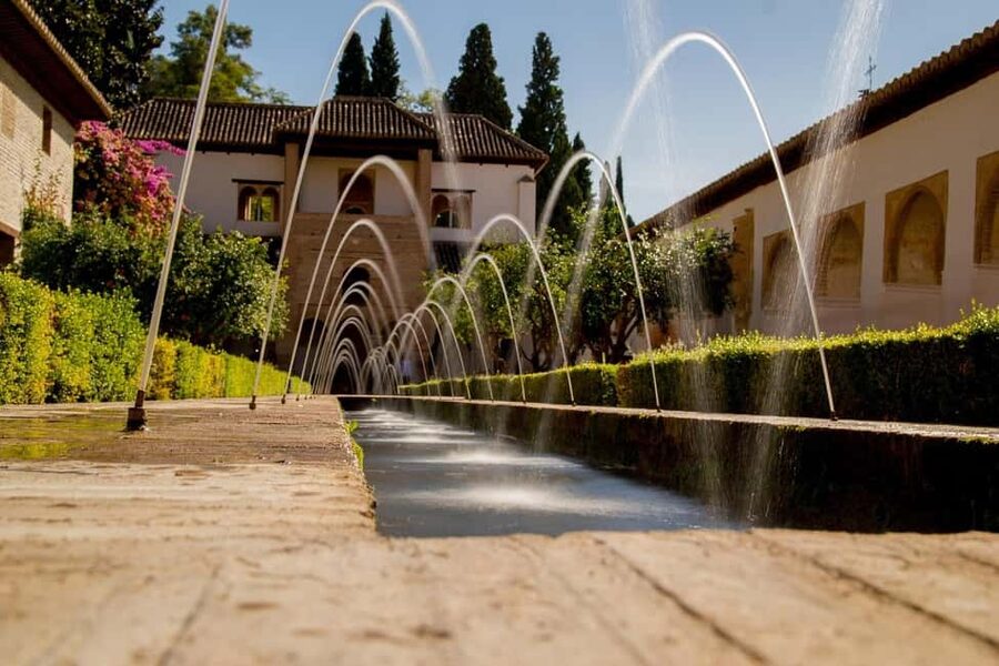 Alhambra: complete tour with Nasrid Palaces, official tour guide, and tickets - Should You Book This Alhambra Tour With Nasrid Palaces?
