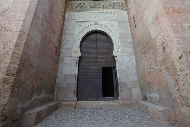 Alhambra Complex Guided Tour Options - Audio Device and Group Size: How You Stay Oriented