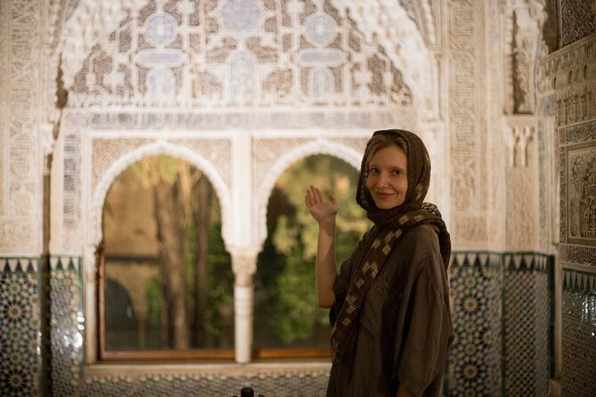 Alhambra Day or Night Private Tour - Entering the Alhambra with less chaos and more meaning