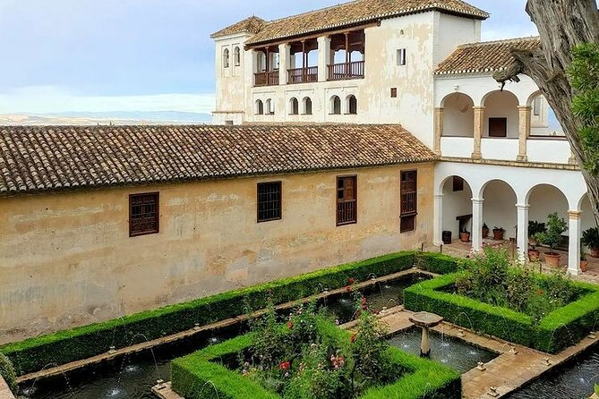 Alhambra Experience – Explore Nasrid Palaces & Generalife Gardens - Who This Tour Fits Best (and Who Might Feel Frustrated)