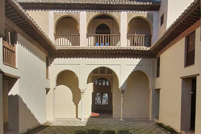 Alhambra&Generalife, Albaicín & Sacromonte Private Tour - El Bañuelo and two Moorish houses: short visits with big context