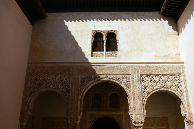 Alhambra&Generalife, Albaicín & Sacromonte Private Tour - Should you book this Alhambra and Albaicín private tour?