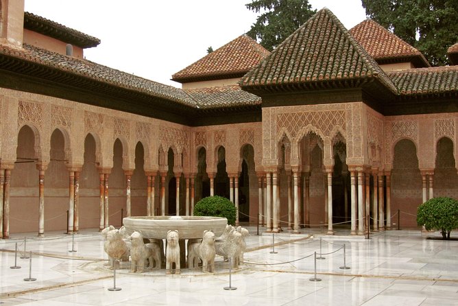 Alhambra & Generalife: Exclusive 3-Hour Private Tour with Tickets Included - Nasrid Palaces (1 Hour): Where the Main Drama Lives