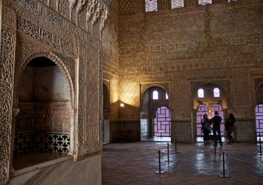 Alhambra & Generalife: Exclusive 3 hours Private Tour - Practical Comfort Rules Inside the Alhambra
