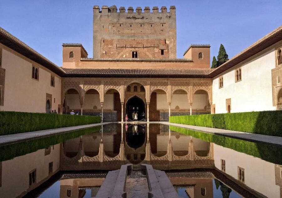 Alhambra & Generalife: Exclusive 3 hours Private Tour - Palace of Carlos V: Spanish Renaissance Meets Moorish Space