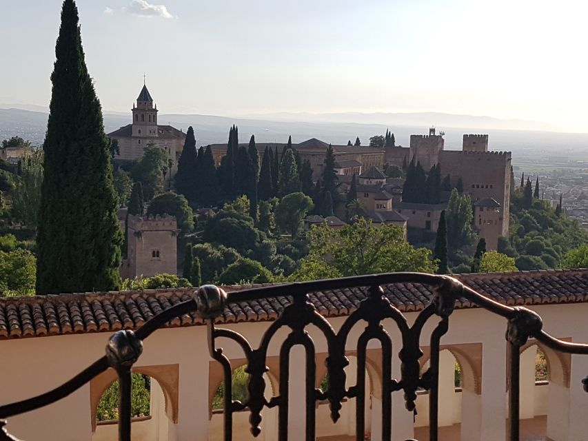 Alhambra: Generalife Gardens & Alcazaba Fast-Track Tour - Key things that make this tour worth your time