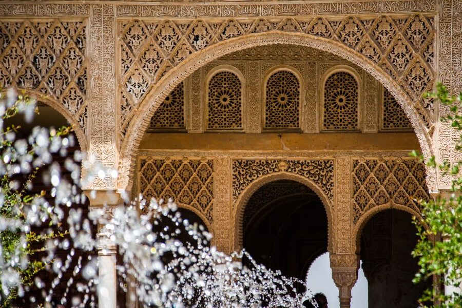 Alhambra: Generalife Gardens & Alcazaba Fast-Track Tour - Guide style you may experience (and what to listen for)