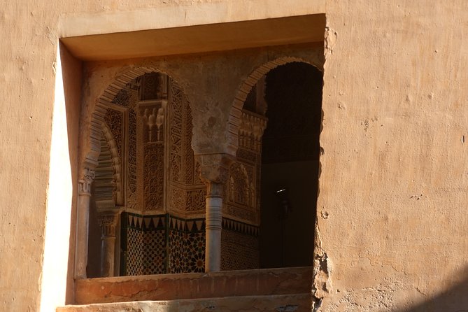 Alhambra & Generalife Skip the Line Premium Tour including Nasrid Palaces - Language Choice, Masks, and Comfort Tips That Matter