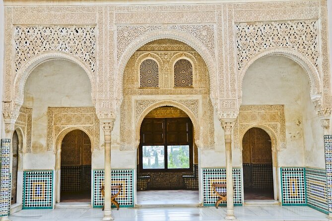 Alhambra & Generalife Skip the Line Regular Group including Nasrid Palaces - Nasrid Palaces and Alcazaba: What You Actually Gain with a Guide