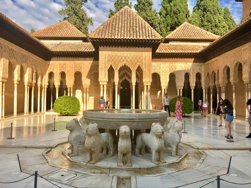 Alhambra: Guided Private Tour with Fast-Track Entry - Alcazaba: Fortress Power and Practical Views
