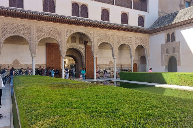 Alhambra Guided Tour, Nasrid Palaces and Generalife - Why the Alcazaba fortifications matter