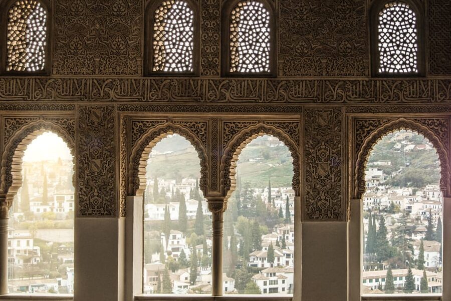 Alhambra & Nasrid Palace: Private Tour with Tickets - Where you meet and how to start smoothly