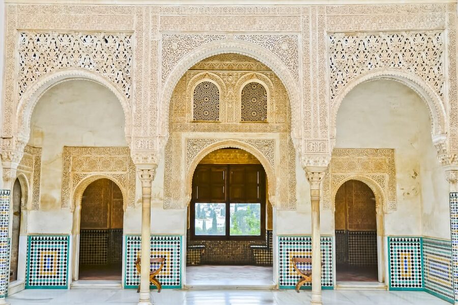 Alhambra & Nasrid Palace: Private Tour with Tickets - Generalife gardens: the Alhambra as a lived-in escape