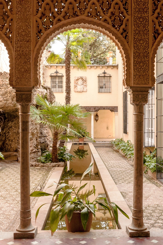 Alhambra & Nasrid Palace: Private Tour with Tickets - Bath of the Mosque: where details do the talking