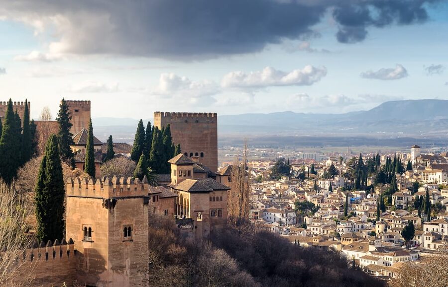 Alhambra & Nasrid Palace: Private Tour with Tickets - Price and logistics: is $320 per person a good value?