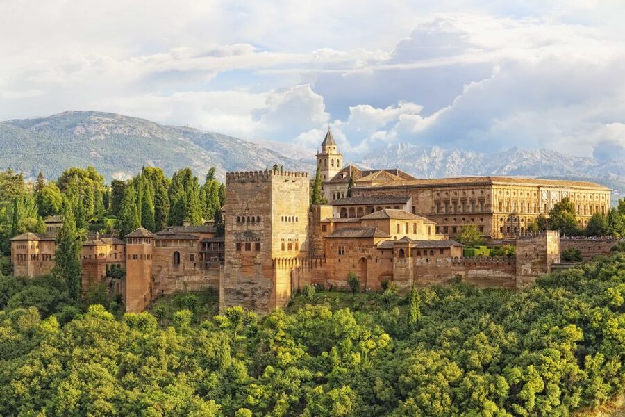 Alhambra, Nasrid Palaces and Albaicin Tour - The Break for Lunch: Plan Around What Isn’t Included