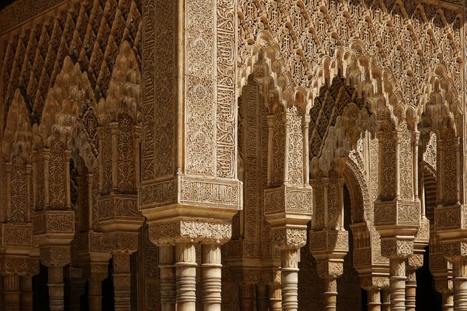 Alhambra, Nasrid Palaces, Generalife & Alcazaba Private Tour - Alcazaba: the military area with viewpoint payoff