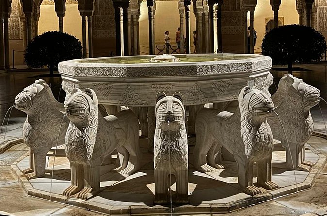 Alhambra Night Tour with tickets included Nasrid Palaces - Timing and group size: two hours that can feel tight