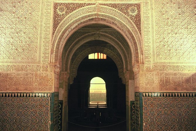 Alhambra: Night Visit to Nasrid Palaces - Who this night Nasrid Palaces visit suits best