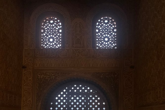 Alhambra: Night Visit to Nasrid Palaces - Should you book the Alhambra Night Visit to Nasrid Palaces?